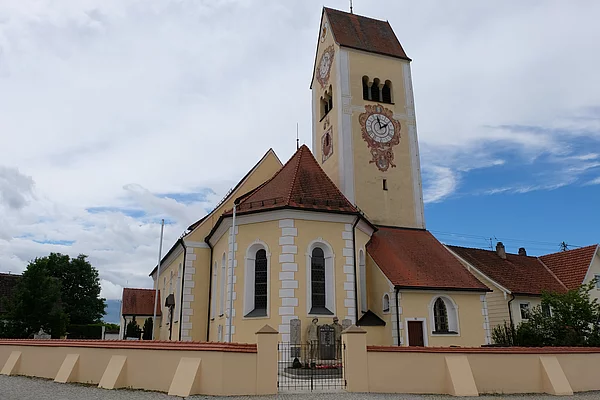Katholische Pfarrkirche St. Vitus in Wolfertschwenden Katholische Pfarrkirche St. Vitus in Wolfertschwenden